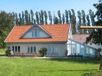 Ude